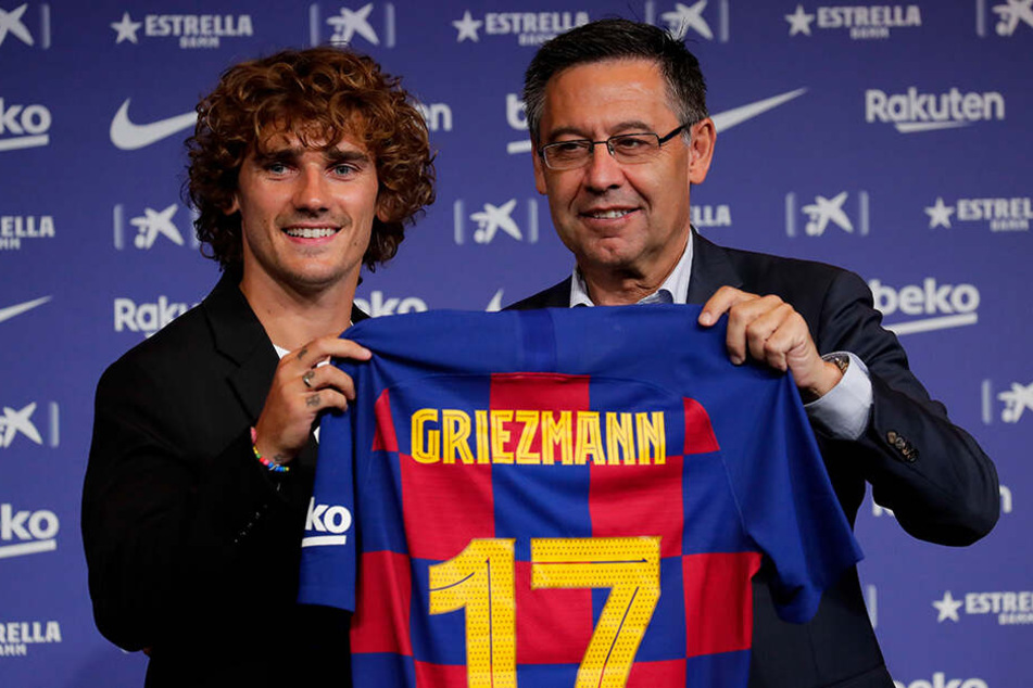 Die offizielle Vorstellung Griezmanns mit Barca-Präsident Josep Maria Bartomeu am 14. Juli.