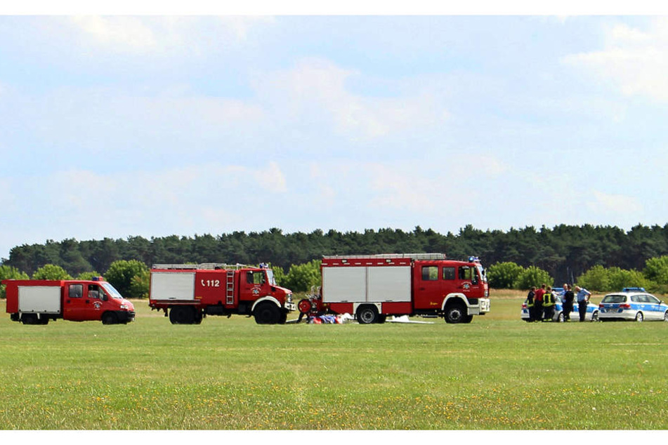 Die Rettungskräfte sichern die Unglücksstelle in Lüsse bei Bad Belzig.