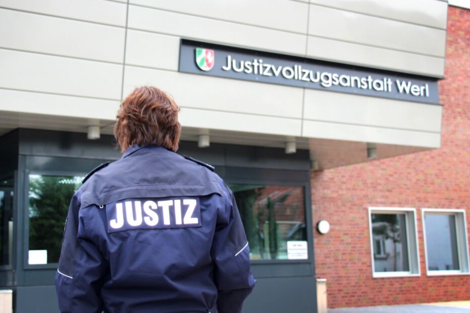 Der Häftling aus der JVA Werl ist weiter auf der Flucht.