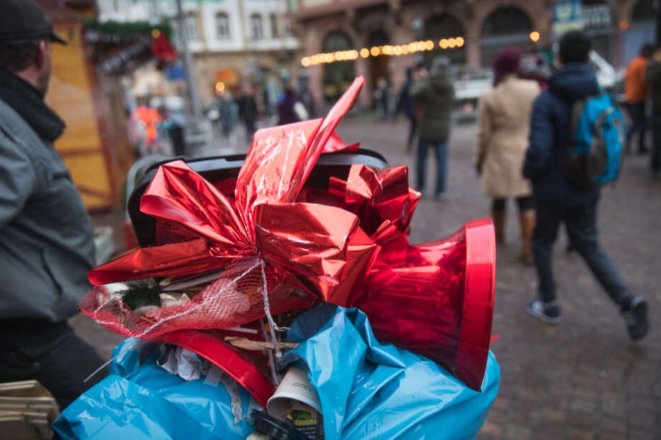 Vor allem auf den Weihnachtsmärkten fällt derzeit ganz besonders viel Müll an.