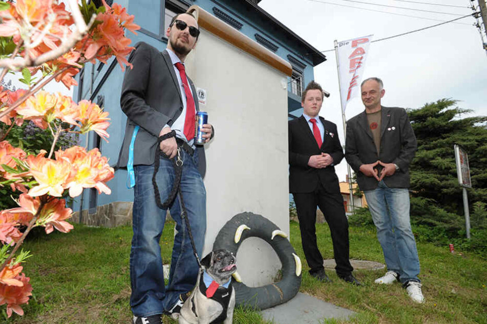 Das eigene Stück Mauer der Partei
„Die Partei“ - nur echt mit Bananen.