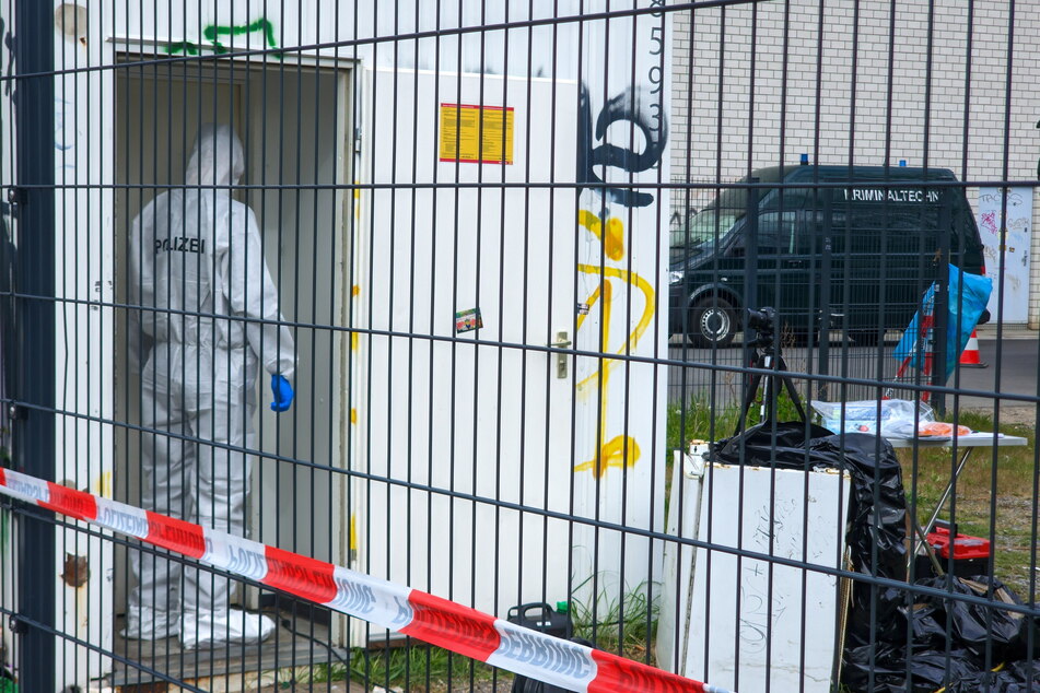 Dieser Baucontainer diente Obdachlosen als Unterkunft. Am Dienstag voriger Woche wurde hier die Leiche eines Russlanddeutschen (†43) entdeckt.
