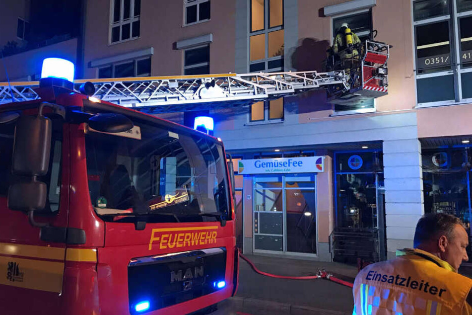 Eine Kerze soll zu dem Brand am Fensterbrett geführt haben.
