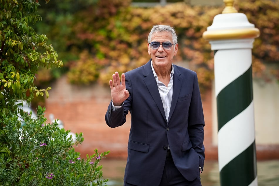 Dass George Clooney (64) in jungen Jahren gerne mal eine Nase Kokain zog, sieht man dem Schauspieler heutzutage nicht mehr an. (Archivbild)