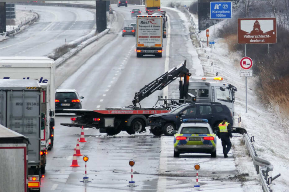 Auf der rechten Fahrspur krachte ein Auto gegen die Leitplanke.