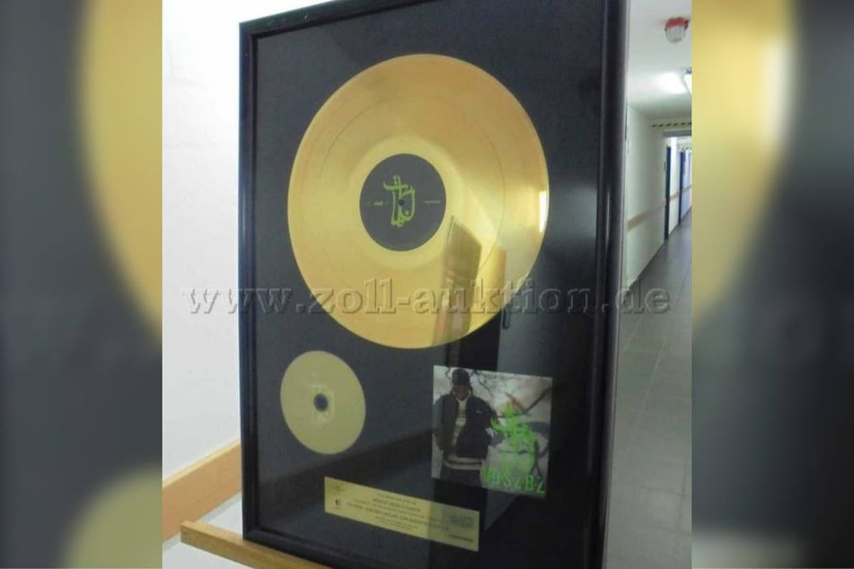 Das Finanzamt Potsdam versteigert zurzeit eine Goldene Schallplatte aus dem Besitz von Arafat Abou-Chaker.