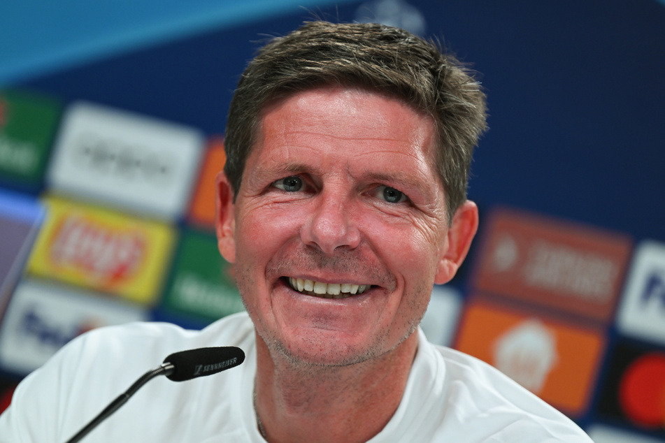 SGE-Chefcoach Oliver Glasner (48) gab sich auf der Pressekonferenz vor der Champions-League-Premiere von Eintracht Frankfurt entspannt.