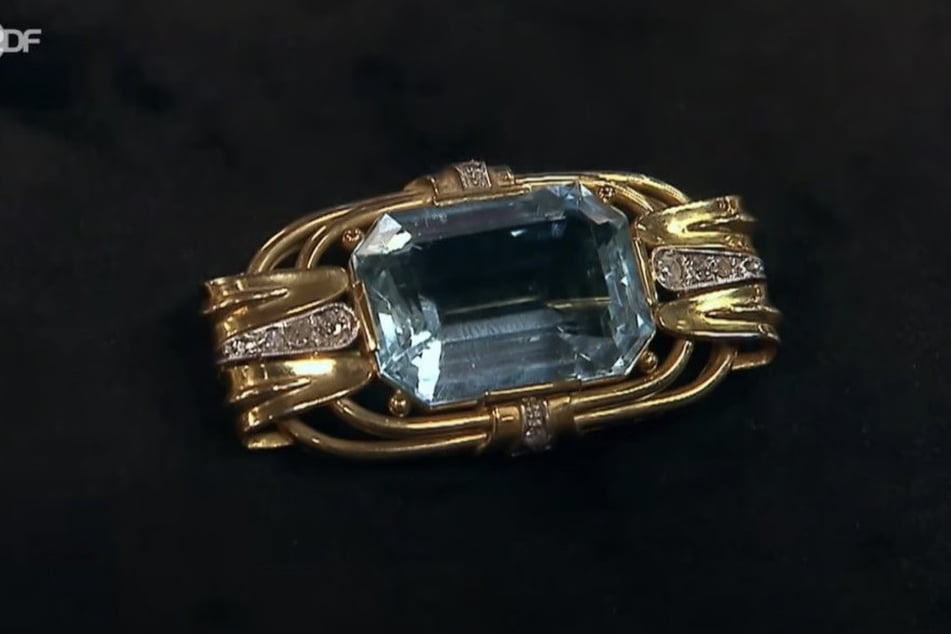 Das Schmuckstück mit dem unbehandelten Aquamarin stammt aus den 50er-Jahren.