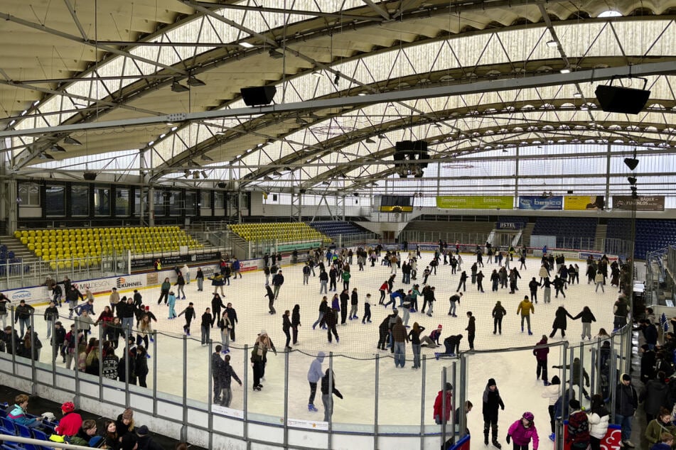 Das perfekte Geschenk für alle Eisfans: Gutscheine fürs Jutta Müller Eissportzentrum.
