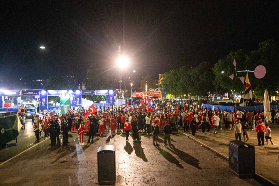 Türkische Fans hatten sich am Mittwochabend auch in Stuttgart zum großen Public Viewing eingefunden.