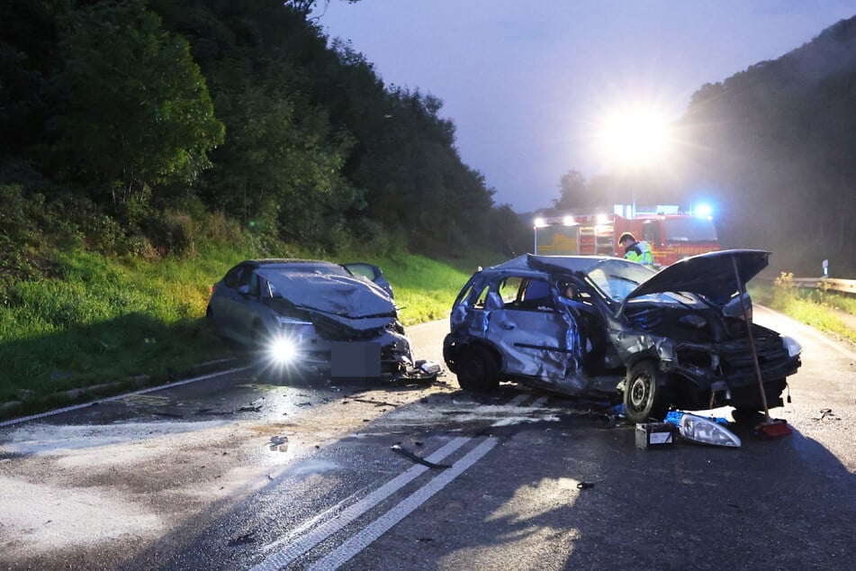 Die B10 musste bis kurz vor Mitternacht gesperrt werden.