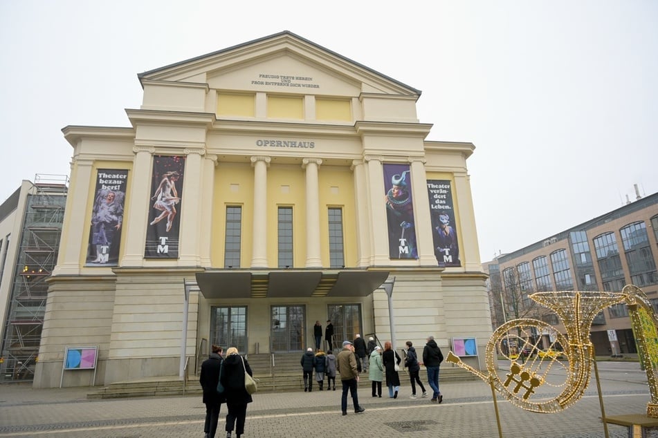 Das Opernhaus lädt kleine Besucher dazu ein, spielerisch in die Welt der Musik einzutauchen.