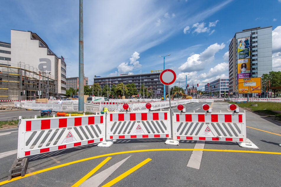 Wegen der Sanierung des Gleisdreiecks in der Bahnhofstraße ist derzeit auch die Augustusburger Straße voll gesperrt. (Archivbild)