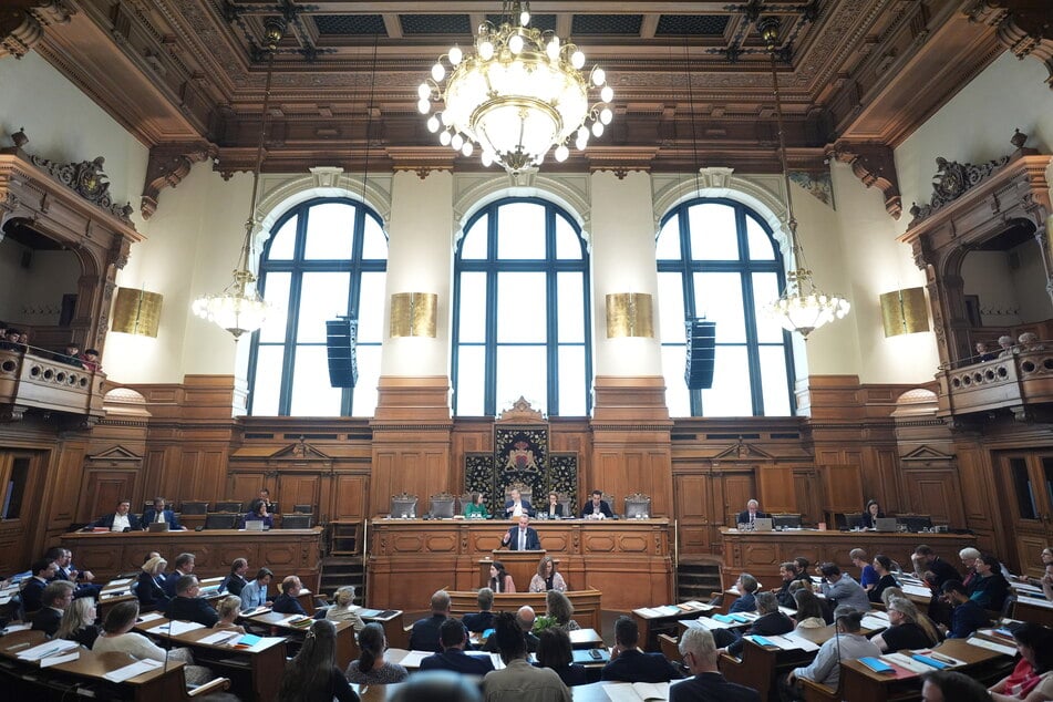Ob der 28-Jährige bald wirklich im Stadtrat das Zepter hält, zeigt sich nach der Wahl am 19. September. (Symbolbild)