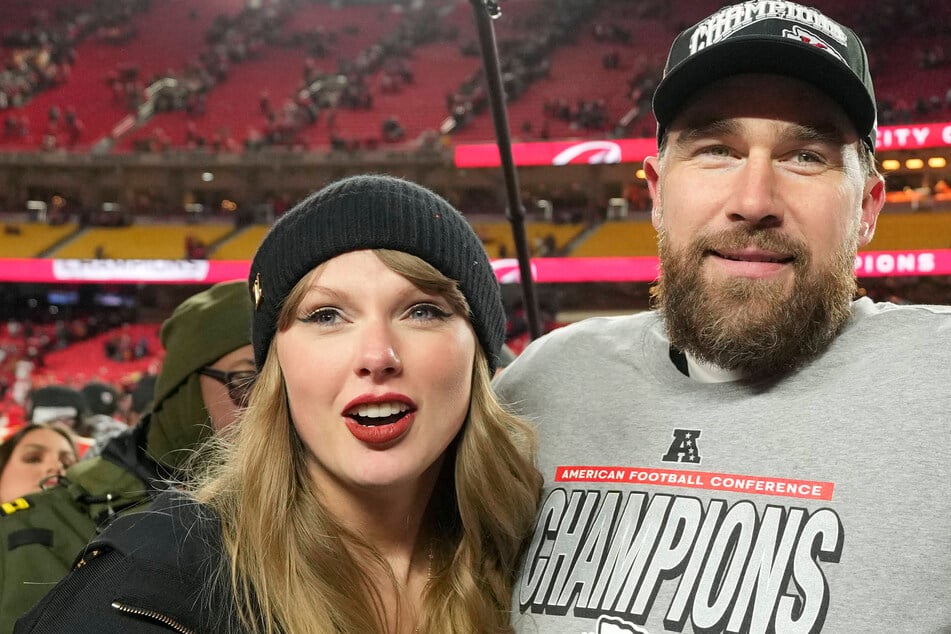 Taylor Swift and Travis Kelce made a rare appearance over the weekend as they stepped out for a cozy dinner date in Manhattan.