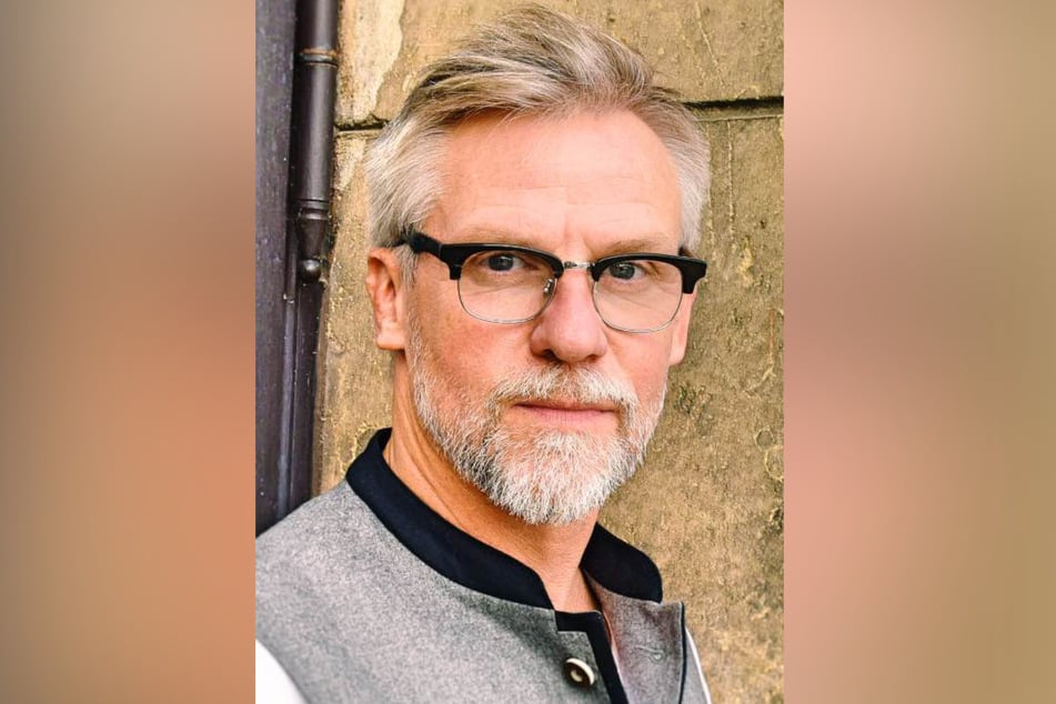 Semperoper-Sprecher Oliver Bernau (60) würde sich freuen, wenn der US-Schauspieler sich selbst einmal ein Bild vom Opern-Programm machen würde.