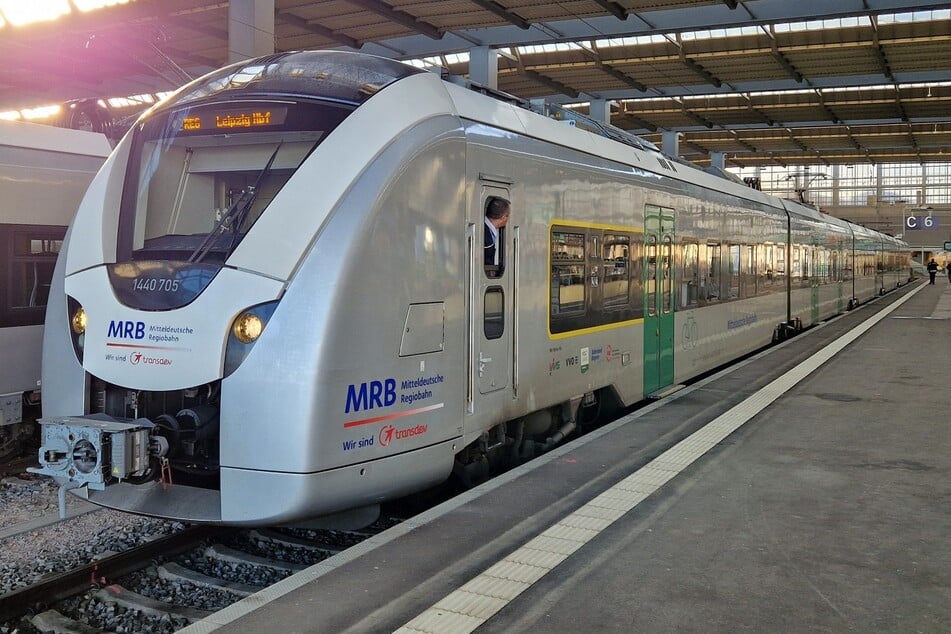 Am Wochenende verkehren unter anderem Ergänzungszüge der Linie RE 6E zwischen Chemnitz Hbf und Leipzig Hbf im Zweistundentakt.