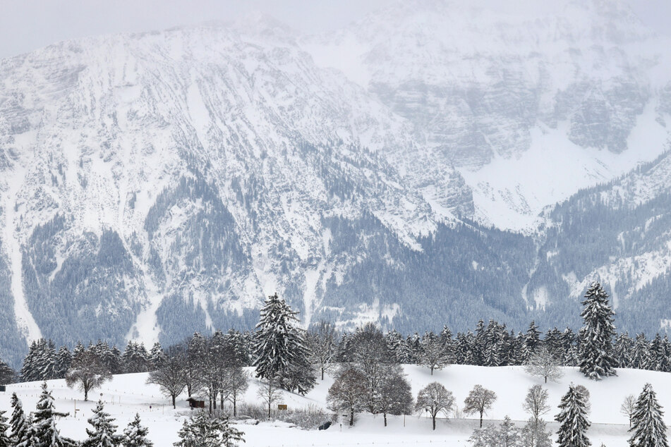 Drama in Alpen: Bergsteiger bei Lawinenabgang lebensgefährlich verletzt