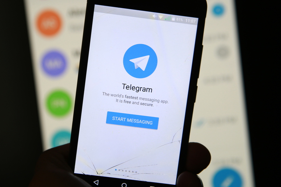 Der Messenger-Dienst Telegram ist vor allem dafür bekannt, dass über ihn häufig Verschwörungstheorien und Hass verbreitet wird. (Archivbild)