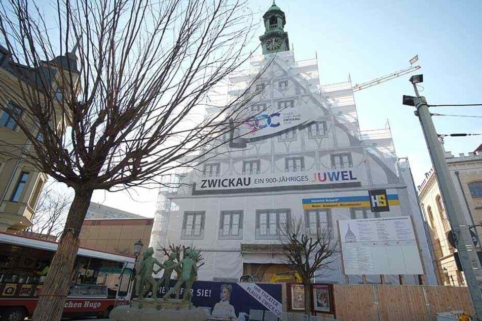 Die Sanierung des Zwickauer Gewandhauses wird immer teurer.