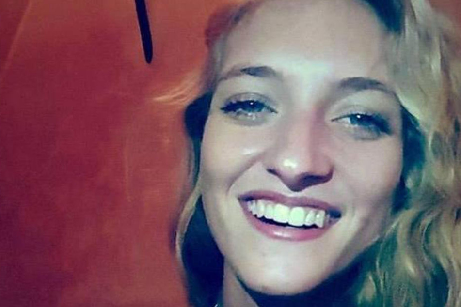 Baby ertrinkt in Badewanne, weil seine Mutter mit Facebook beschäftigt ist