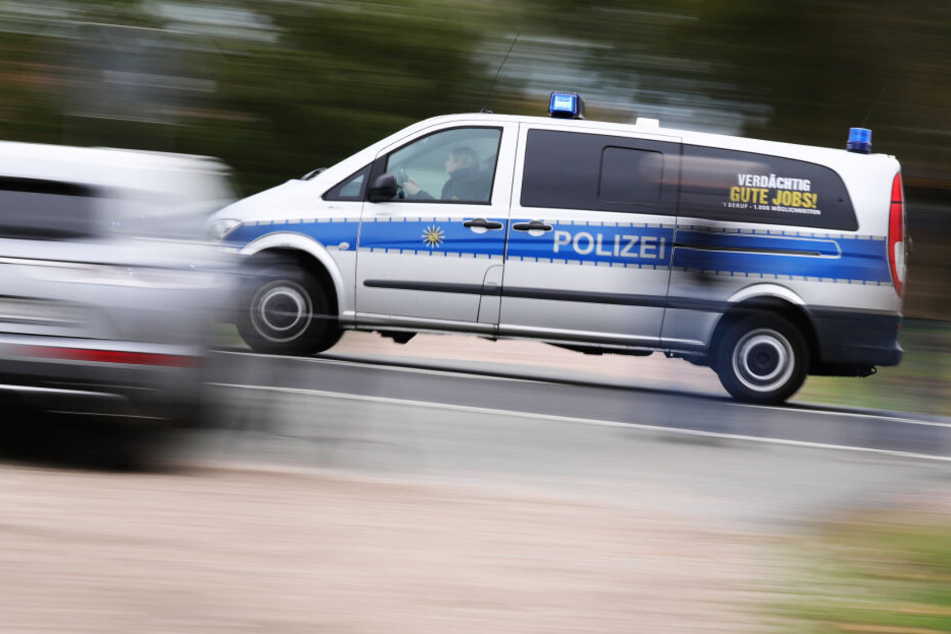 Die Polizei eilte zur Unfallstelle (Symbolbild).