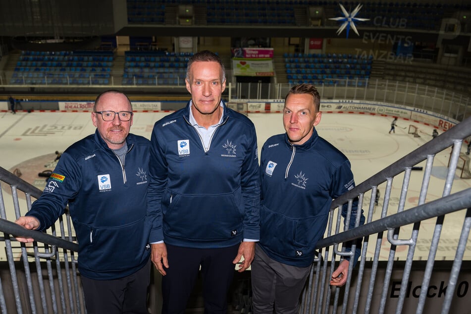 Das Team für das große Ziel: Chefcoach Gerry Fleming (59, M.) will mit seinen Co-Trainer Craig Streu (57, l.) und Petteri Kilpivaara (40) die Wende schaffen.