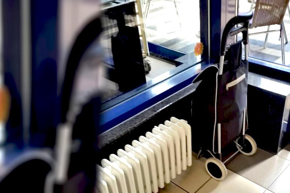Dieser abgestellte Trolley sorgte für einen längeren Polizeieinsatz am Bahnhof in Görlitz.