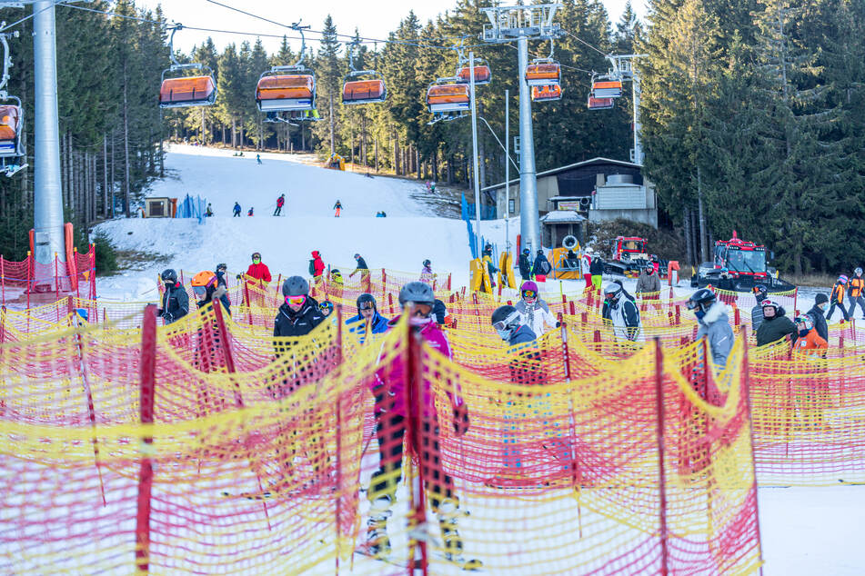 Trotz Corona: In Tschechien herrschte am Samstag reges Treiben auf der Skipiste am Klínovec (Keilberg).