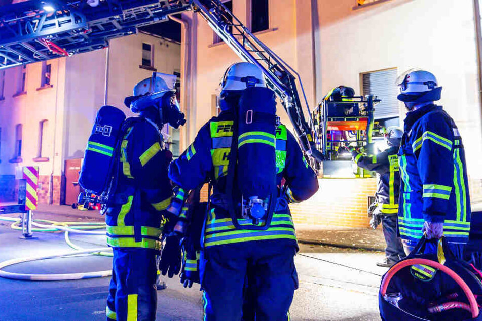Die Einsatzkräfte fanden den 89-Jährigen leblos in seiner Wohnung.
