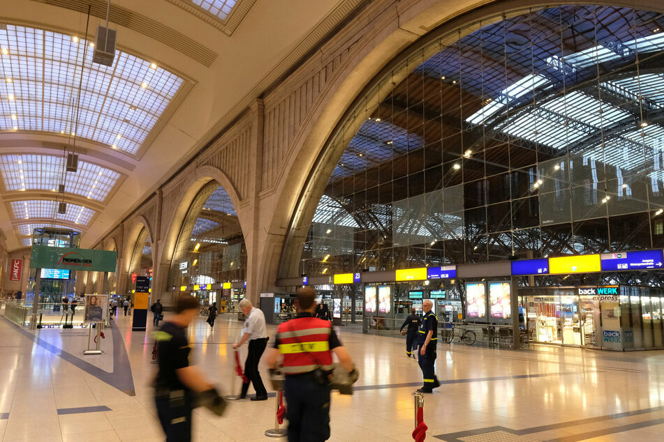 An öffentlichen Plätzen gilt in Leipzig ab sofort die Maskenpflicht.