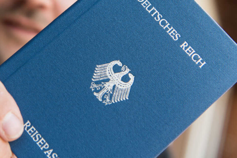 Polizei-Einsatz: Reichsbürger hortet Waffen in Wohnung seiner Freundin