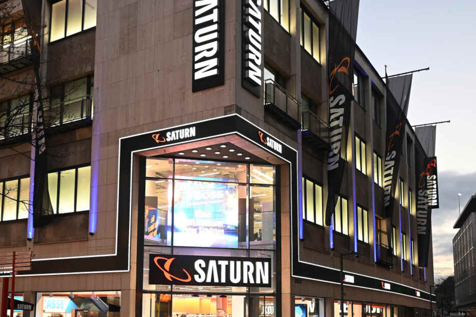 Eine Saturn-Filiale in Köln. Ceconomy aus Düsseldorf betreibt neben Saturn auch Media Markt als Unternehmen.