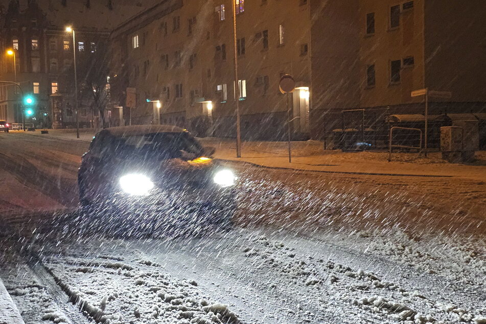 Auch in Chemnitz begann es am Freitagabend ergiebig zu schneien.