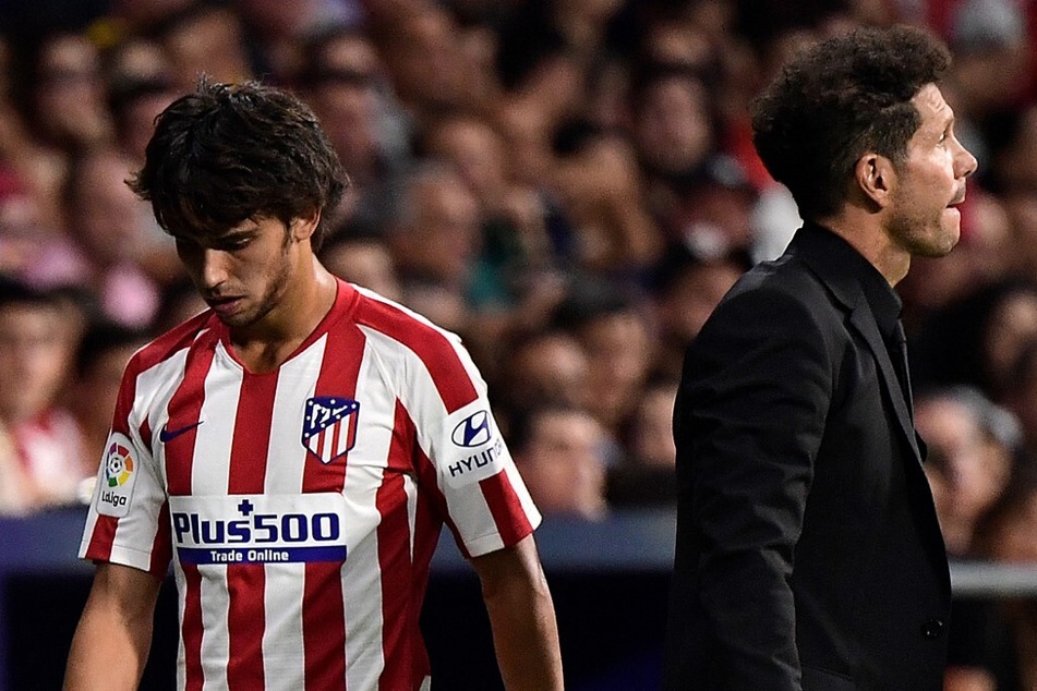 Haben sich nicht mehr viel zu sagen: Atlético-Trainer Diego Simeone (53, r.) und das Millionen-Missverständnis João Félix (24, l.).