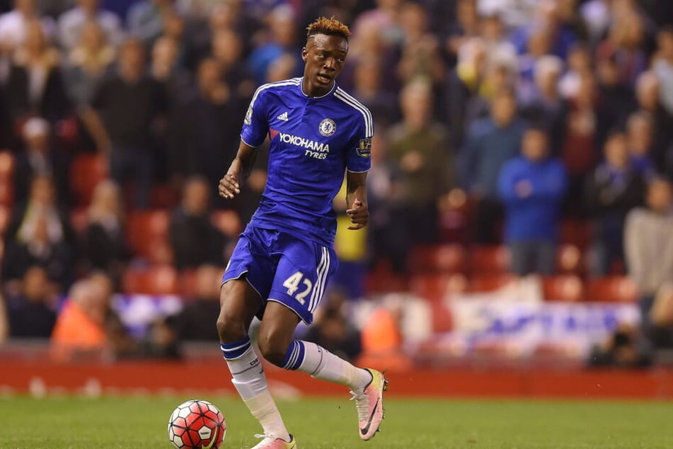 Ganz heißes Eisen auf der Insel: Tammy Abraham (21) von Chelsea London, der als Leihspieler für Aston Villa 25 Tore in 37 Ligaspielen erzielte.