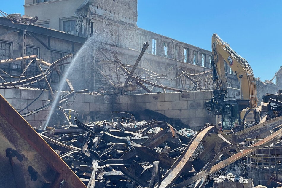 Dresden: Nach Großbrand vor zwei Wochen: Schon wieder Feuer im Industriegelände