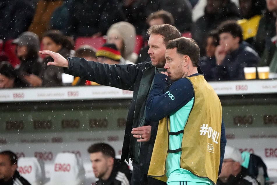 Wird Deutschlands Weltmeister, wollten sich die beiden ein Tattoo stechen lassen: Bundestrainer Julian Nagelsmann (38, l.) und David Raum.