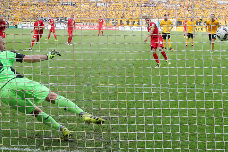 Kurz vor der Pause markierte Kaiser per Elfmeter das 2:0 für den Bundesligisten.