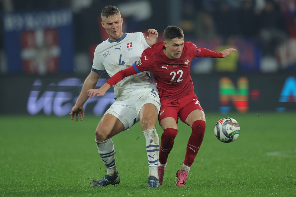 Aufgrund seines Talents durfte Maksimovic (r.) bereits zweimal für die serbische A-Nationalmannschaft auflaufen.