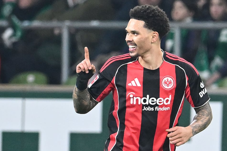 Eintracht-Kicker Nnamdi Collins (22) ist offenbar in England heiß begehrt. Kommt es zu einem Wechsel?