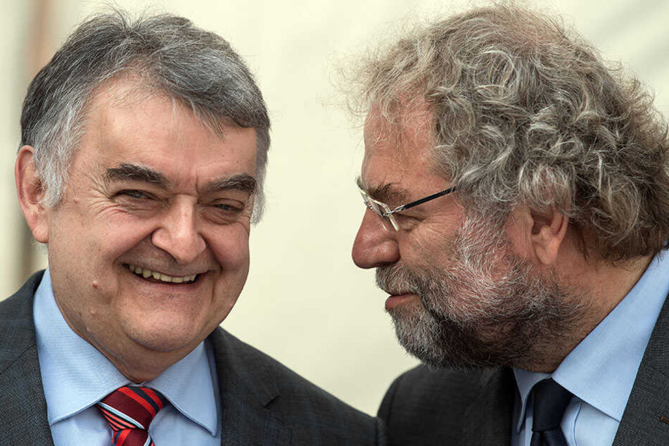 NRW-Innenminister Reul (links) und Polizeipräsident Wesseler haben den Exzessen den Kampf angesagt. "Autobahnen sind keine Festsäle."