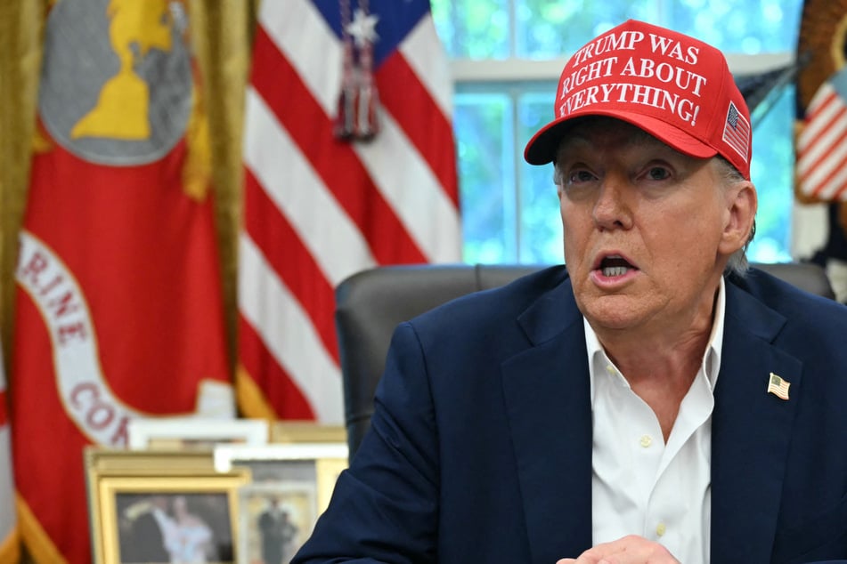 Donald Trump announced Friday that the United States had made a deal with Intel.