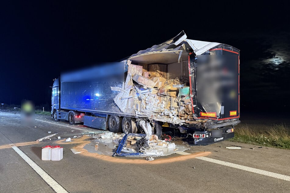 Die Ladung des Pannen-Lkws wurde in Mitleidenschaft gezogen.