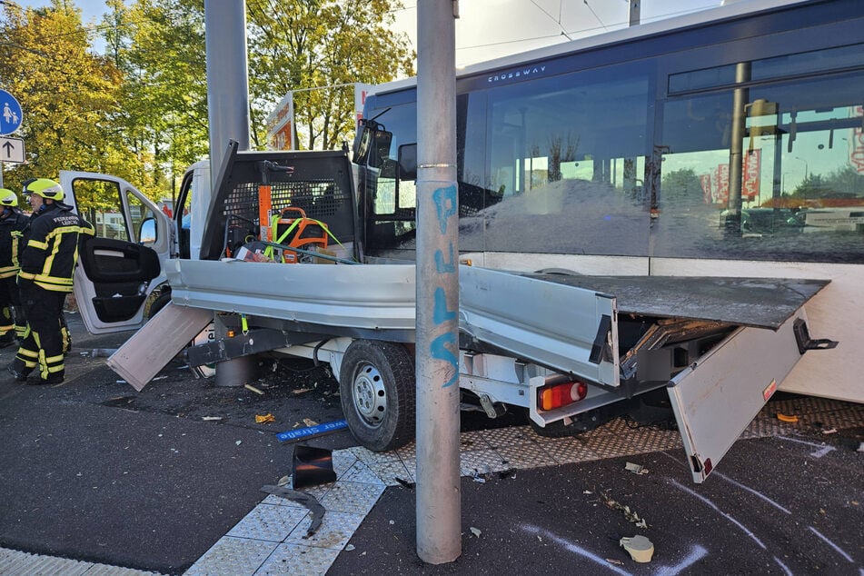 Mehrere Menschen sollen dabei laut Polizei verletzt worden sein.