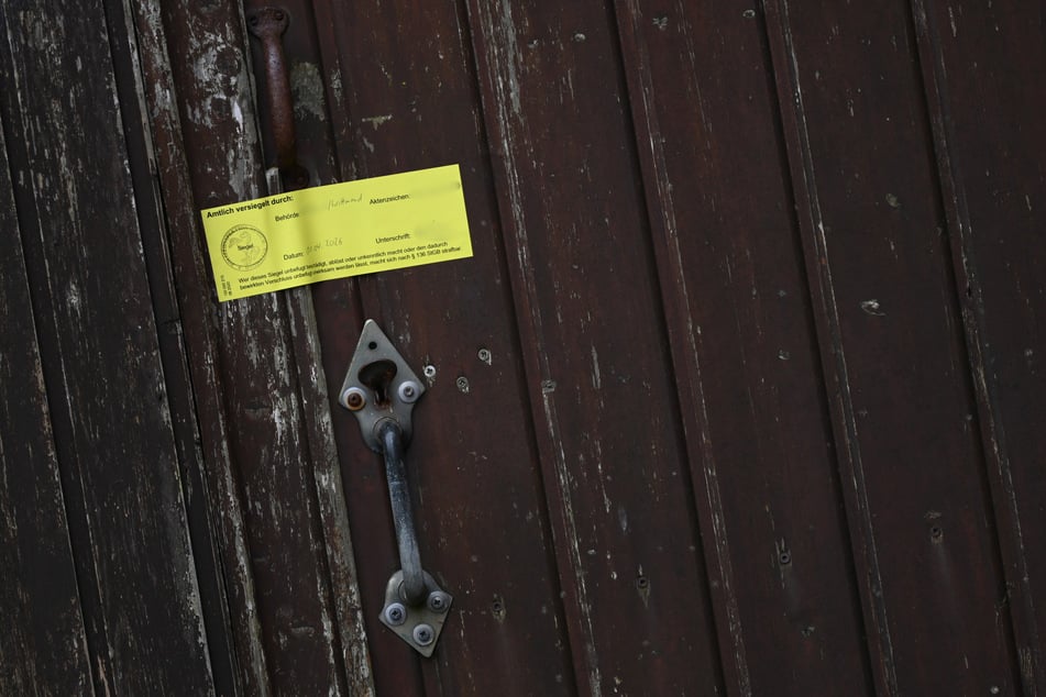 Bei einem tagelangen Großeinsatz durchsuchten die Polizisten mehrere Grundstücke im Landkreis Wittmund. (Archivfoto)