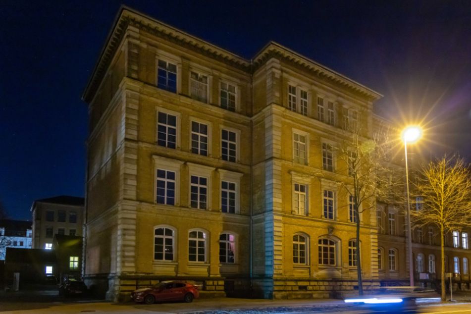 Seit 2012 ist das Bandbüro in der ehemaligen Karl-Liebknecht-Schule an der Mühlenstraße beheimatet. Die früheren Klassenzimmer sind heute Proberäume.