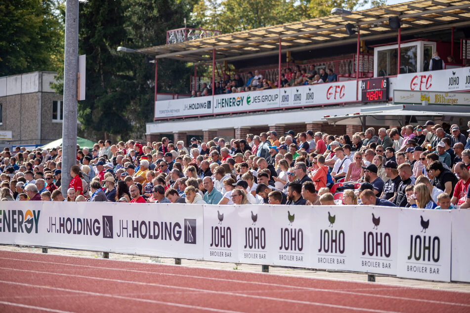 Volksnah und rappelvoll: Im Volksstadion Greifswald wurde im Spiel gegen die U23 von Hertha BSC mit 3078 Besuchern ein neuer Vereinsrekord aufgestellt.
