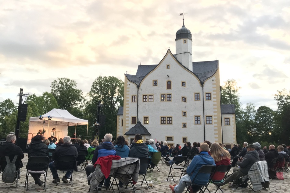 Am Donnerstag fand am Wasserschloss Klaffenbach erstmals wieder ein Konzert statt.