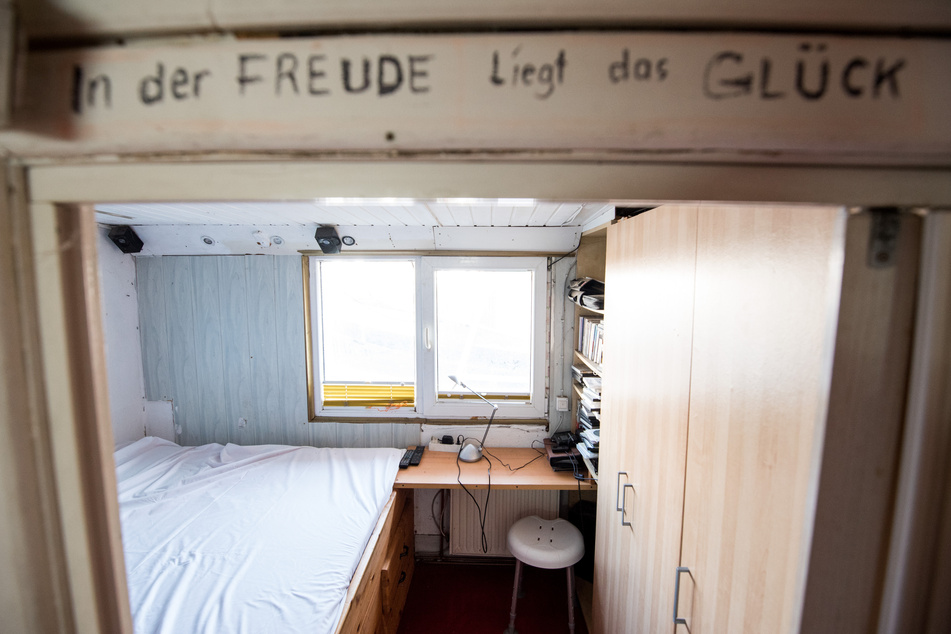 Das Hausboot vor der großen Renovierung. Blick in das Schlafzimmer des Sängers G. Gabriel. (Archivbild)